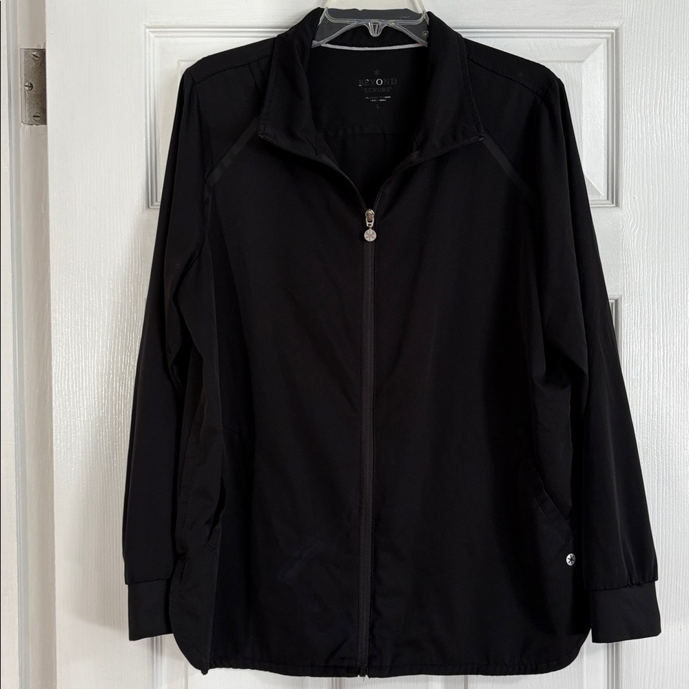 Beyond Scrubs Black Warm-Up Jacket Size Large Zip Front Medical Uniform